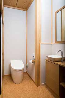 先日、施工したお客様のトイレの紹介をしま